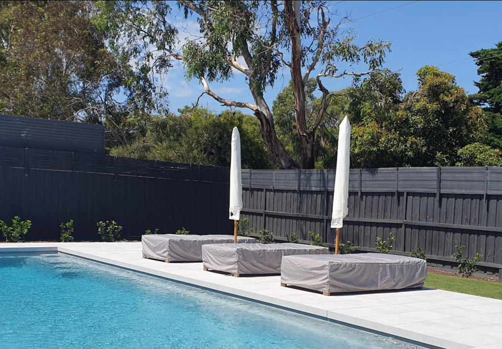 Review-for-waterproof-sun-lounge-cover-
